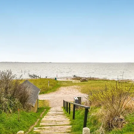 Feriehus In With House Sea View